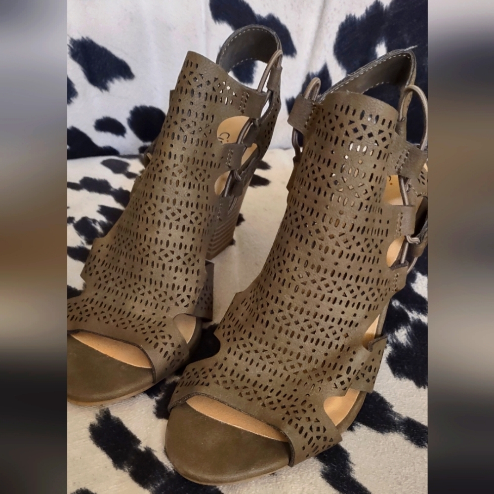 City Classified Open Toed Shoes